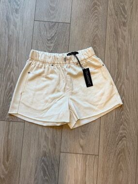 [BLANKNYC] Women's XS Ivory Elastic Waist Raw Hem Shorts
